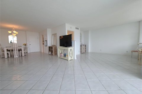 Condominio en venta en Hallandale Beach, Florida, 2 dormitorios, 115.94 m2 № 1228889 - foto 16