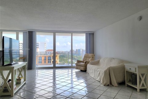 Condominio en venta en Hallandale Beach, Florida, 2 dormitorios, 115.94 m2 № 1228889 - foto 9