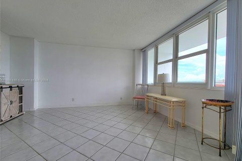 Copropriété à vendre à Hallandale Beach, Floride: 2 chambres, 115.94 m2 № 1228889 - photo 18