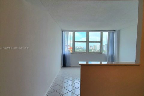 Condominio en venta en Hallandale Beach, Florida, 2 dormitorios, 115.94 m2 № 1228889 - foto 11