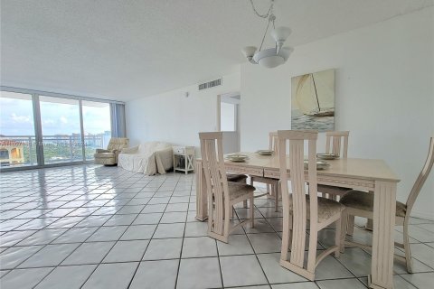 Condominio en venta en Hallandale Beach, Florida, 2 dormitorios, 115.94 m2 № 1228889 - foto 8