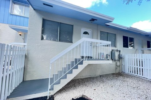 Townhouse in Cutler Bay, Florida 3 bedrooms, 96.15 sq.m. № 1159356 - photo 5