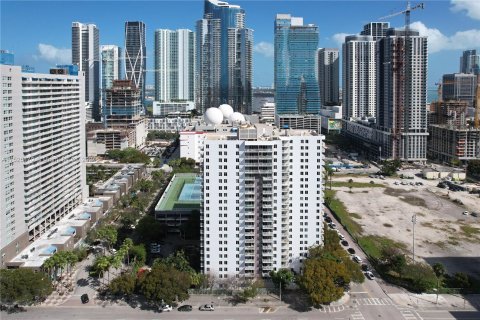 Condominio en venta en Miami, Florida, 2 dormitorios, 78.78 m2 № 1004273 - foto 1