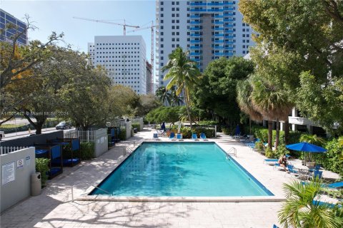 Condominio en venta en Miami, Florida, 2 dormitorios, 78.78 m2 № 1004273 - foto 17