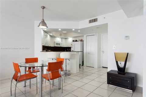 Condo in Miami Beach, Florida, 2 bedrooms  № 1315808 - photo 8