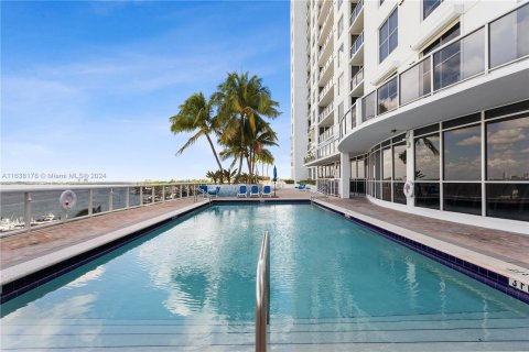 Condominio en venta en Miami Beach, Florida, 2 dormitorios, 98.48 m2 № 1315808 - foto 18