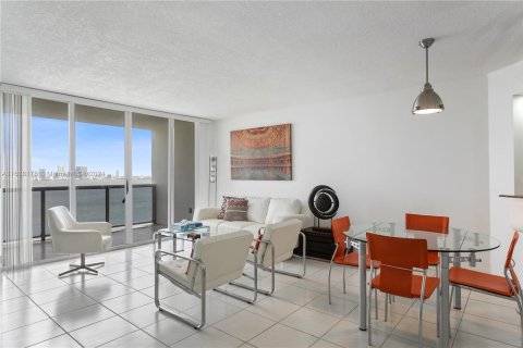 Condo in Miami Beach, Florida, 2 bedrooms  № 1315808 - photo 3