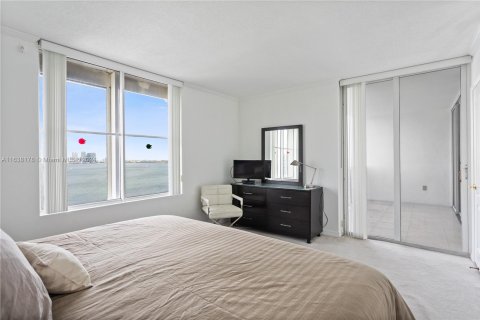 Condo in Miami Beach, Florida, 2 bedrooms  № 1315808 - photo 9