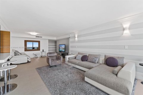 Condo in Miami Beach, Florida, 2 bedrooms  № 1315775 - photo 18