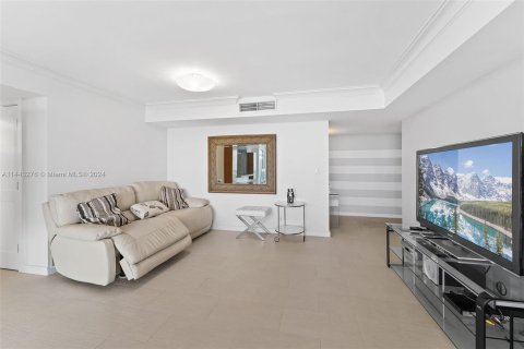 Condo in Miami Beach, Florida, 2 bedrooms  № 1315775 - photo 17