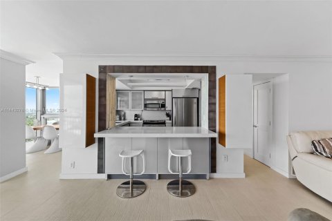 Condo in Miami Beach, Florida, 2 bedrooms  № 1315775 - photo 20