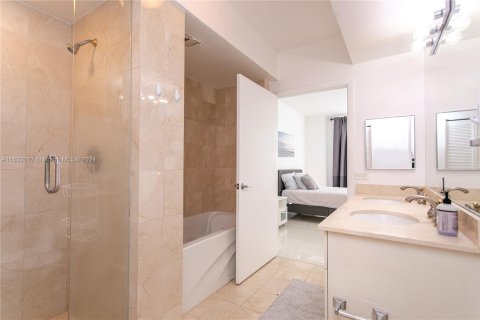 Condo in Miami Beach, Florida, 1 bedroom  № 1292347 - photo 7