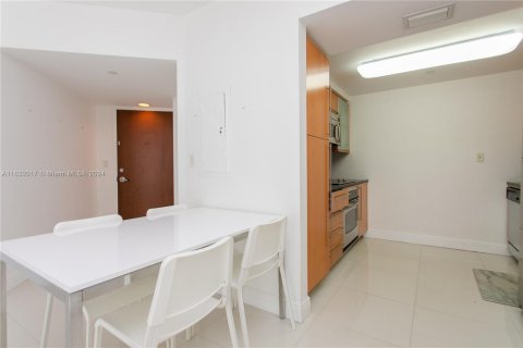 Condo in Miami Beach, Florida, 1 bedroom  № 1292347 - photo 18