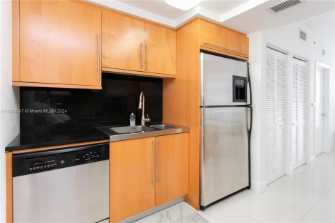 Condo in Miami Beach, Florida, 1 bedroom  № 1292347 - photo 27