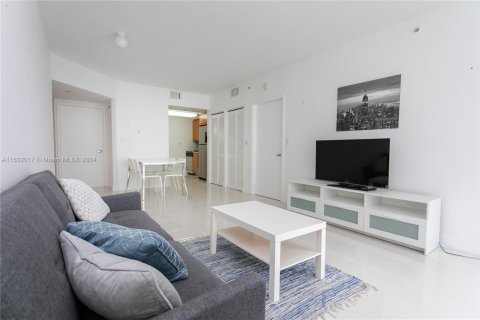 Condo in Miami Beach, Florida, 1 bedroom  № 1292347 - photo 13