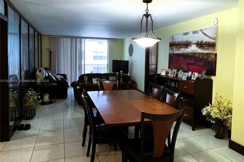 Condominio en venta en Miami Beach, Florida, 2 dormitorios, 112.04 m2 № 1292514 - foto 13