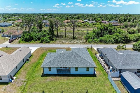 House in North Port, Florida 3 bedrooms, 169.08 sq.m. № 1164566 - photo 2