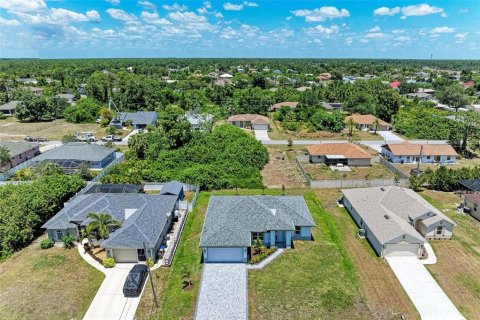 House in North Port, Florida 3 bedrooms, 169.08 sq.m. № 1164566 - photo 1