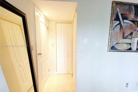 Condo in Lauderhill, Florida, 2 bedrooms  № 1227562 - photo 24