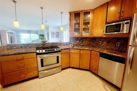 Condo in Lauderhill, Florida, 2 bedrooms  № 1227562 - photo 2