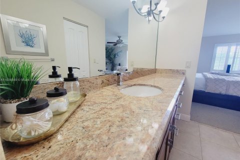 Condo in Lauderhill, Florida, 2 bedrooms  № 1227562 - photo 21