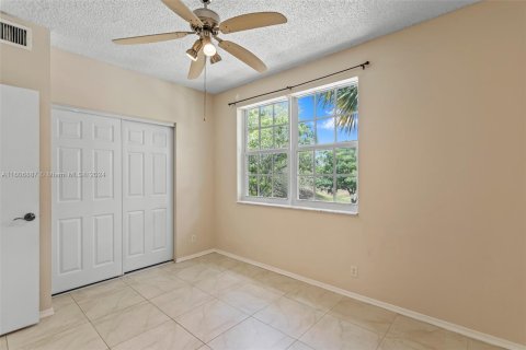 Townhouse in Tamarac, Florida 2 bedrooms, 103.12 sq.m. № 1228202 - photo 20