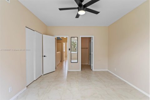 Townhouse in Tamarac, Florida 2 bedrooms, 103.12 sq.m. № 1228202 - photo 17