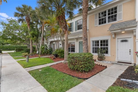 Townhouse in Tamarac, Florida 2 bedrooms, 103.12 sq.m. № 1228202 - photo 1