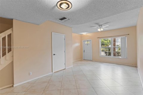 Townhouse in Tamarac, Florida 2 bedrooms, 103.12 sq.m. № 1228202 - photo 10