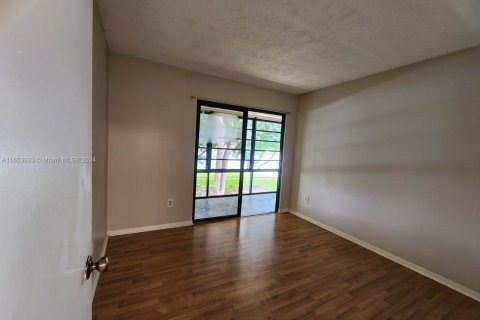 Condo in Miami, Florida, 2 bedrooms  № 1348562 - photo 17