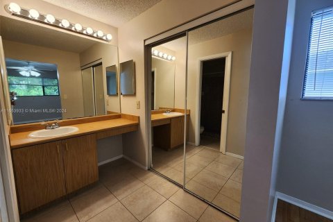 Condo in Miami, Florida, 2 bedrooms  № 1348562 - photo 23