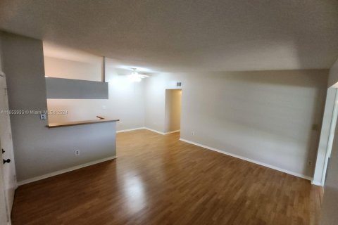 Condo in Miami, Florida, 2 bedrooms  № 1348562 - photo 4