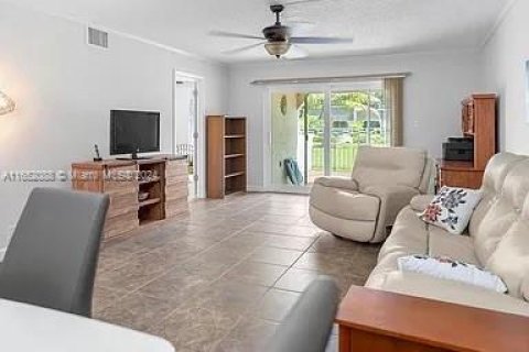 Condo in Seminole, Florida, 2 bedrooms  № 1348472 - photo 22