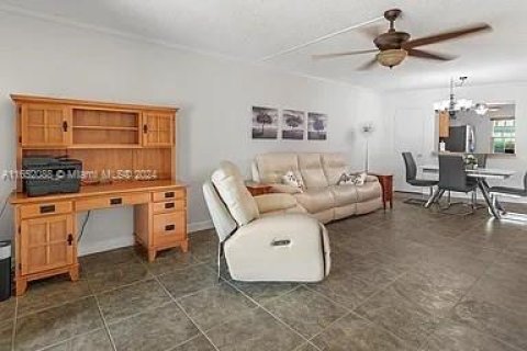 Condo in Seminole, Florida, 2 bedrooms  № 1348472 - photo 9