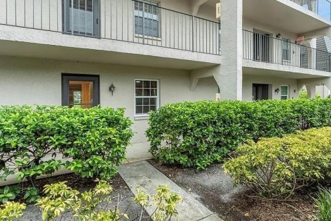 Condo in Seminole, Florida, 2 bedrooms  № 1348472 - photo 1