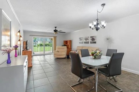 Condo in Seminole, Florida, 2 bedrooms  № 1348472 - photo 13