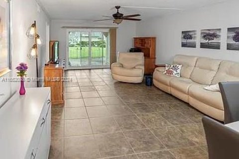 Condo in Seminole, Florida, 2 bedrooms  № 1348472 - photo 14