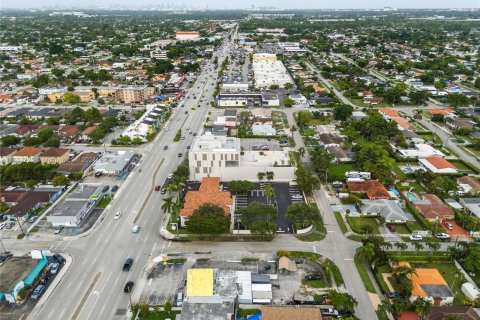 Propiedad comercial en venta en Miami, Florida № 1348473 - foto 12