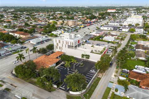 Propiedad comercial en venta en Miami, Florida № 1348473 - foto 5