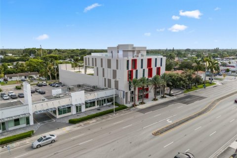 Propiedad comercial en venta en Miami, Florida № 1348473 - foto 2