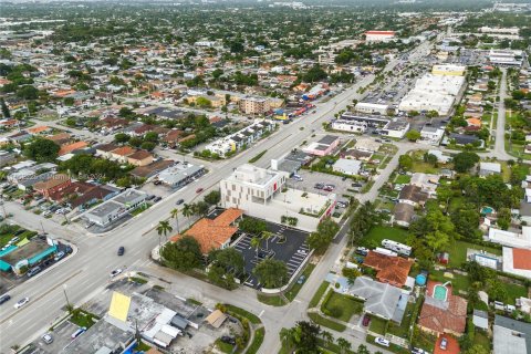 Propiedad comercial en venta en Miami, Florida № 1348473 - foto 11