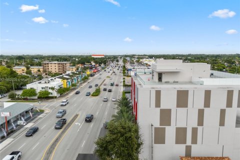 Propiedad comercial en venta en Miami, Florida № 1348473 - foto 10