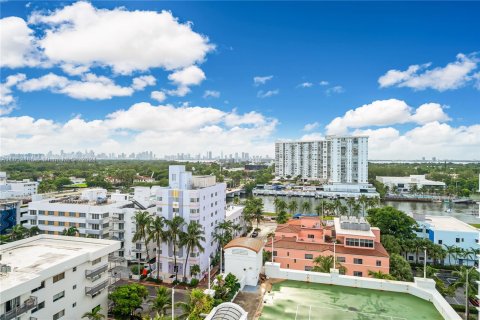 Condo in Miami Beach, Florida, 2 bedrooms  № 1348474 - photo 28