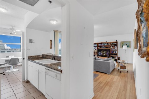 Copropriété à vendre à Miami Beach, Floride: 2 chambres, 116.13 m2 № 1348474 - photo 11