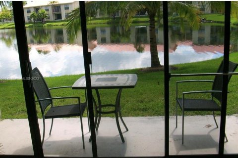 Condominio en venta en West Palm Beach, Florida, 2 dormitorios, 85.1 m2 № 818561 - foto 3