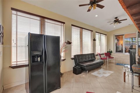 House in Miami, Florida 3 bedrooms, 195.84 sq.m. № 1289311 - photo 13