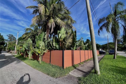 Casa en venta en Miami Shores, Florida, 2 dormitorios, 119.01 m2 № 1289351 - foto 9