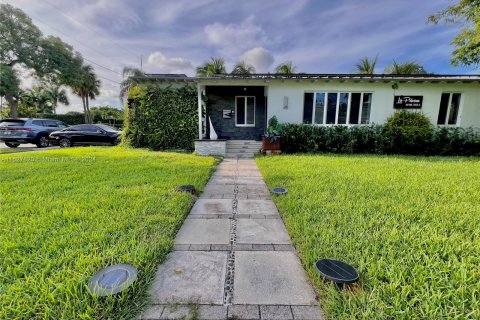 Casa en venta en Miami Shores, Florida, 2 dormitorios, 119.01 m2 № 1289351 - foto 2