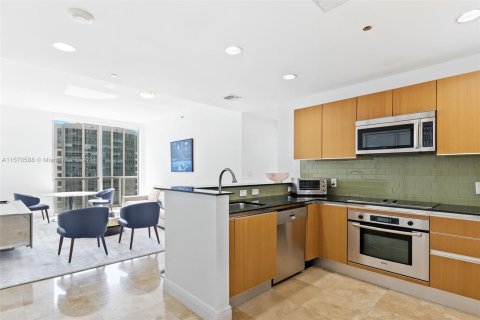 Condo in Miami, Florida, 2 bedrooms  № 1127052 - photo 3