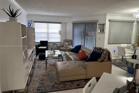 Condominio en venta en Pembroke Pines, Florida, 1 dormitorio, 78.04 m2 № 1271368 - foto 9